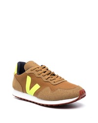 Мужские коричневые кроссовки от Veja