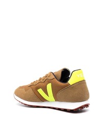 Мужские коричневые кроссовки от Veja