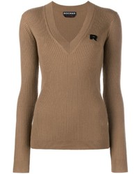 Коричневый свитер с v-образным вырезом