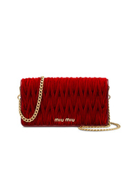 Красная бархатная сумка через плечо от Miu Miu