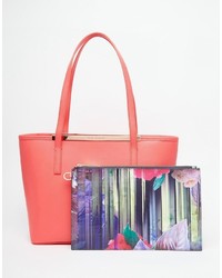 Красная большая сумка от Ted Baker