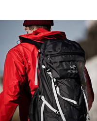 Мужская красная ветровка от Arc'teryx