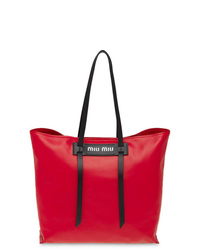 Красная кожаная большая сумка от Miu Miu