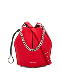 Красная кожаная сумка-мешок от Alexander McQueen
