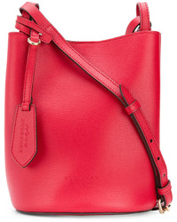Красная кожаная сумка-мешок от Burberry