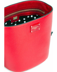 Красная кожаная сумка-мешок от Dolce & Gabbana