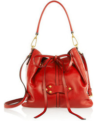 Красная кожаная сумка-мешок от Miu Miu