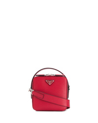 Красная кожаная сумка почтальона от Prada