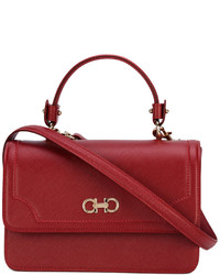 Женская красная кожаная сумка с украшением от Salvatore Ferragamo