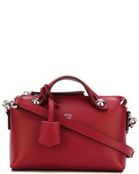 Красная кожаная сумка через плечо от Fendi