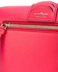 Женская красная кожаная сумка от Salvatore Ferragamo