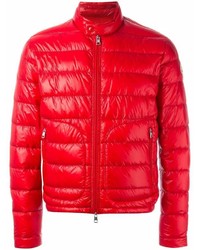 Красная куртка-пуховик