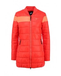Женская красная куртка-пуховик от Nike