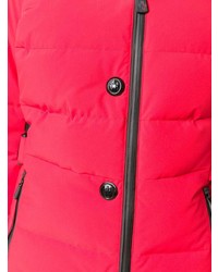 Женская красная куртка-пуховик от Moncler