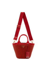 Красная соломенная большая сумка от Prada