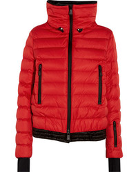 Женская красная стеганая куртка от Moncler
