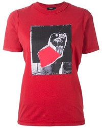 Женская красная футболка с принтом от Yang Li