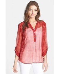 Красная шифоновая блуза на пуговицах в горошек