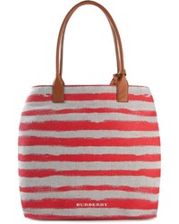 Красно-белая большая сумка из плотной ткани в горизонтальную полоску от Burberry