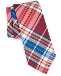 Красно-темно-синий галстук в шотландскую клетку