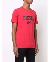 Мужская красно-черная футболка с круглым вырезом с принтом от Diesel