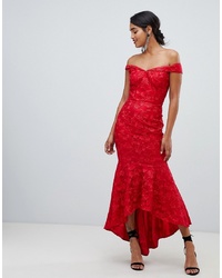 Красное вечернее платье с вышивкой от Chi Chi London