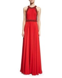 Красное вечернее платье с украшением