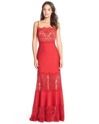 Красное кружевное вечернее платье