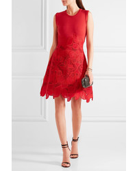 Красное кружевное вязаное платье от Antonio Berardi