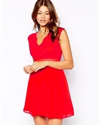 Красное кружевное коктейльное платье от Elise Ryan