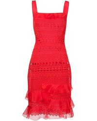 Красное кружевное облегающее платье от Oscar de la Renta