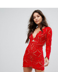 Красное кружевное облегающее платье