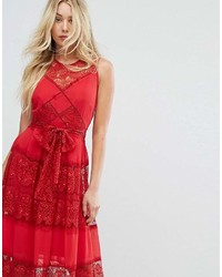 Красное кружевное платье-макси
