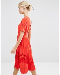 Красное кружевное платье-миди со складками от Asos