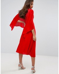 Красное кружевное платье-миди