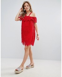 Красное кружевное платье прямого кроя от Missguided