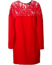 Красное кружевное платье прямого кроя от DKNY