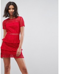 Красное кружевное платье прямого кроя от Liquorish