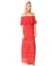 Красное кружевное платье с вышивкой