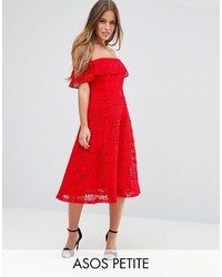 Красное кружевное платье с открытыми плечами от Asos