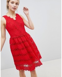 Красное кружевное платье с пышной юбкой от Glamorous
