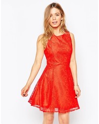 Красное кружевное платье с пышной юбкой от Love