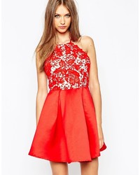Красное кружевное платье с пышной юбкой от Missguided