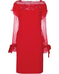 Красное кружевное платье от Alberta Ferretti