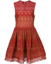 Красное кружевное платье от Elie Saab