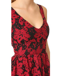 Красное кружевное платье от BB Dakota