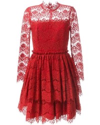 Красное кружевное платье от Lanvin