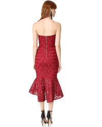 Красное кружевное платье от Nicholas