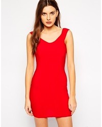 Красное облегающее платье
