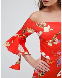 Красное платье-миди с цветочным принтом